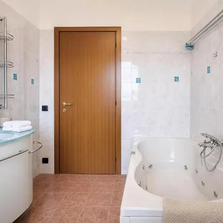 Apartament Trilocale Con Balcone E Vista Montagne