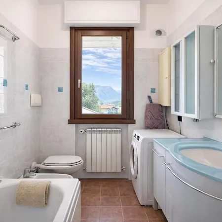 Trilocale Con Balcone E Vista Montagne